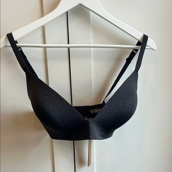 SKIMS Wireless Form Lightly Lined T-Shirt Demi Bra in Onyx Leopard Micro Print - Picture 9 of 13